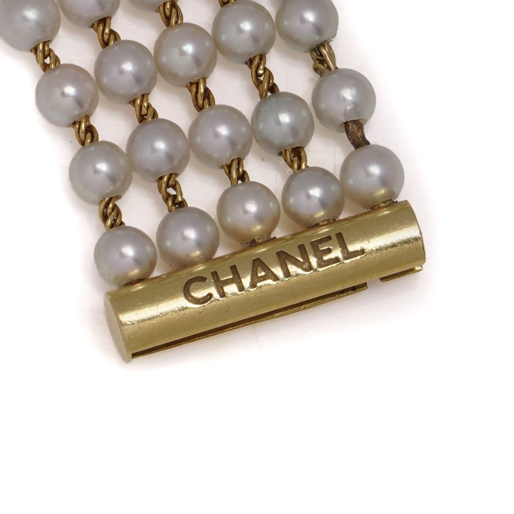 Chanel gold wristwatch with pearl bracelet.