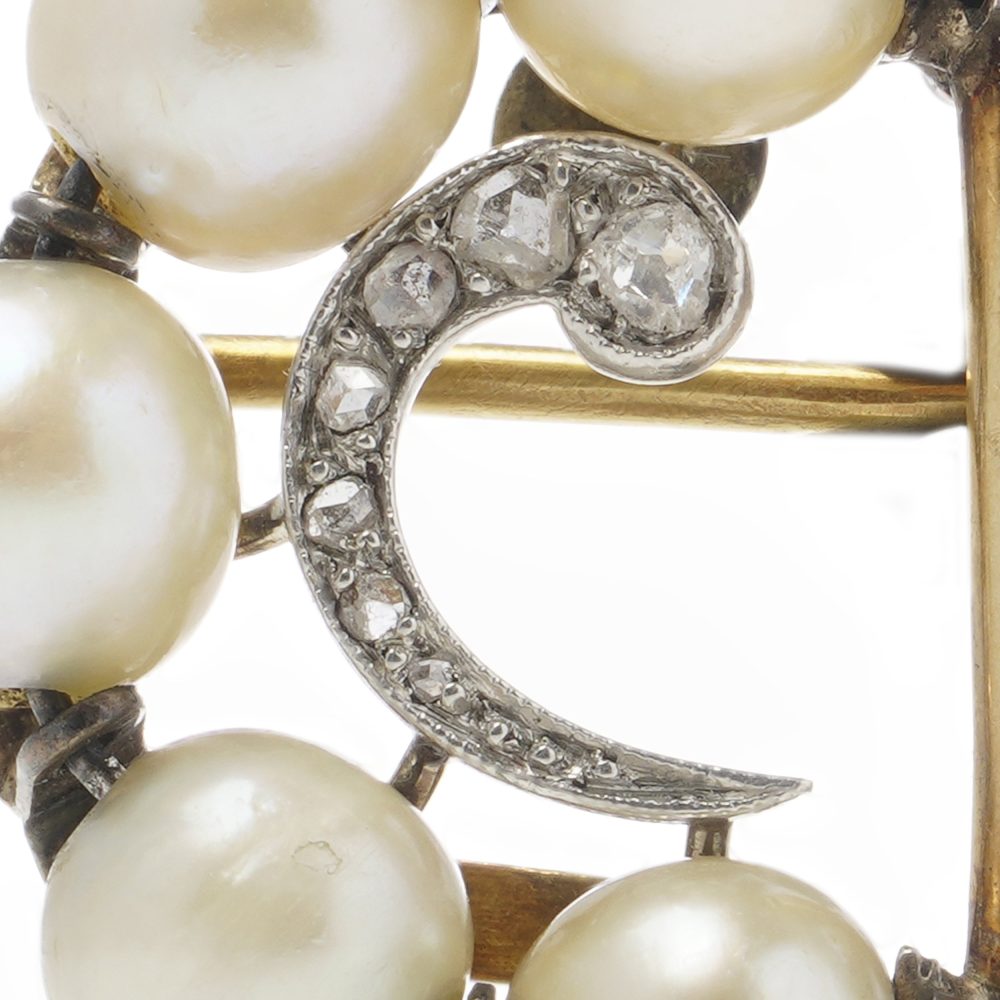 Edwardian pearl and diamond brooch in platinum and gold.