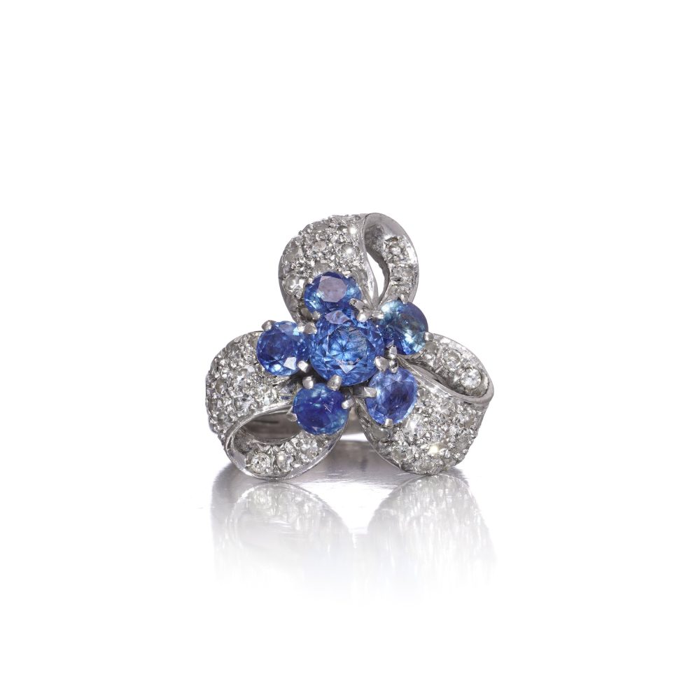 Diamond and sapphire cluster ring in white gold.