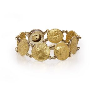 Coin link bracelet in 24 carat yellow gold.