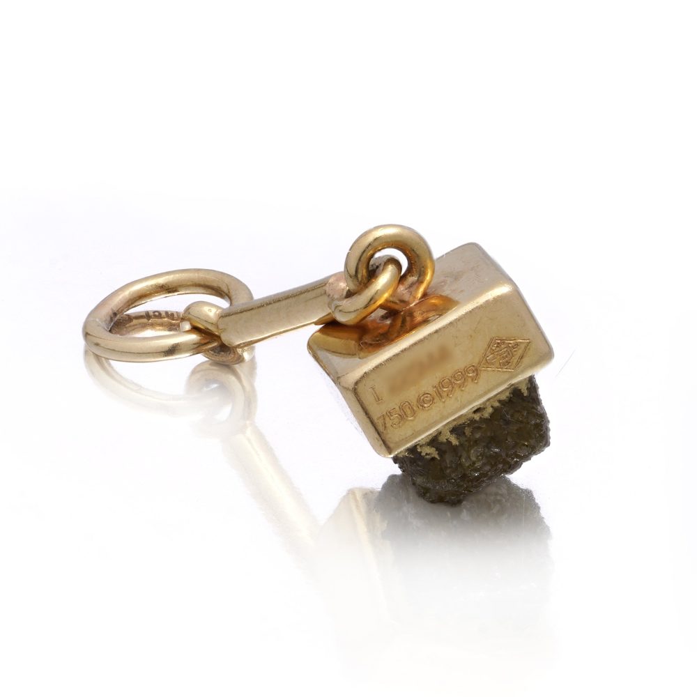 Cartier diamond pendant in gold.