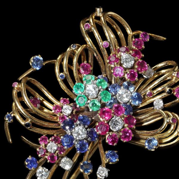 Vintage multi gemstone brooch in gold.