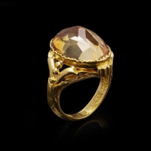 Chinese 7.30 Carat Citrine Ring In 23 Carat Yellow Gold