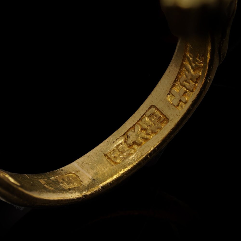 Chinese citrine ring in gold.