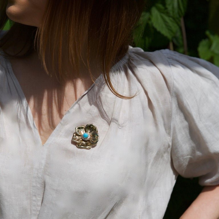 Vintage diamond and turquoise flower brooch in gold.