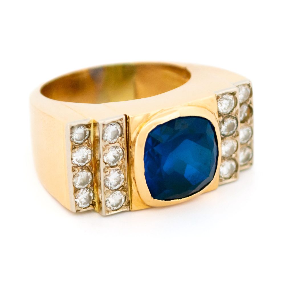 Vintage Retro Verneuil Sapphire and Diamond Set 18ct Yellow Gold Tank Ring, 6.22ct Verneuil synthetic sapphire complemented by 16 round brilliant-cut diamond accents
