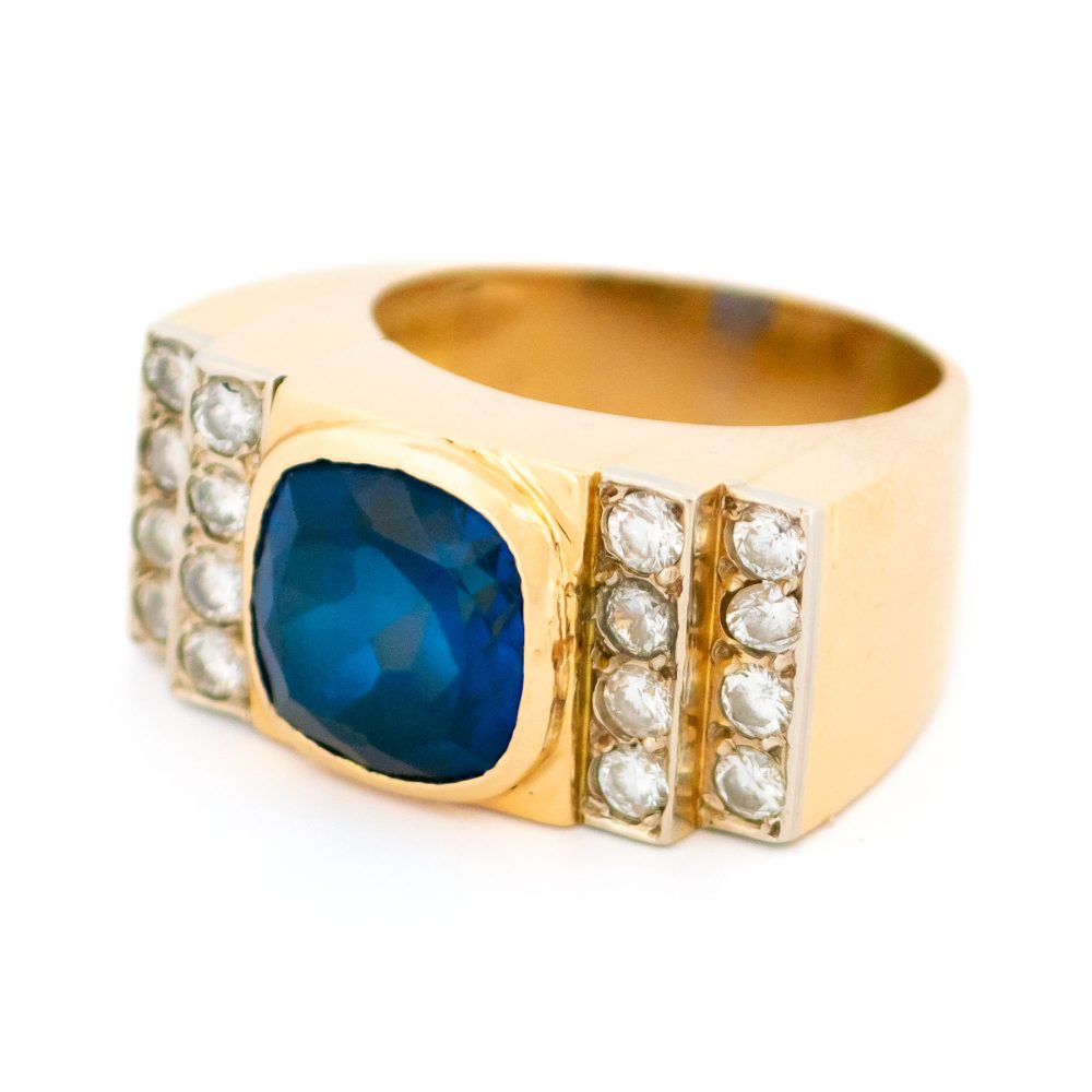Vintage Retro Verneuil Sapphire and Diamond Set 18ct Yellow Gold Tank Ring, 6.22ct Verneuil synthetic sapphire complemented by 16 round brilliant-cut diamond accents