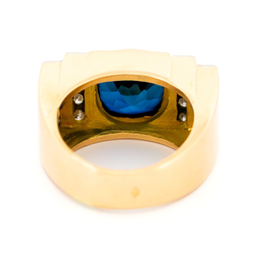 Vintage Retro Verneuil Sapphire and Diamond Set 18ct Yellow Gold Tank Ring, 6.22ct Verneuil synthetic sapphire complemented by 16 round brilliant-cut diamond accents