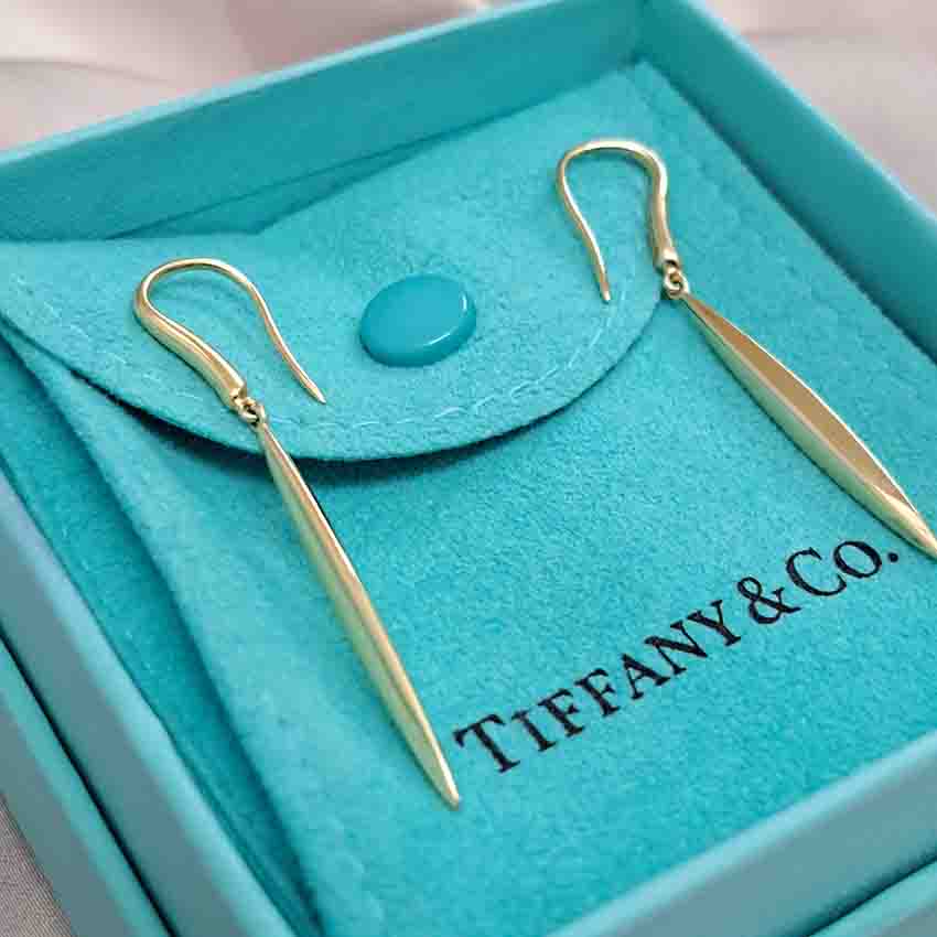 Tiffany and Co Yellow Gold Feather Earrings, 18ct yellow gold drop earrings from Tiffany & Co Feather Collection. Circa 2000-2009