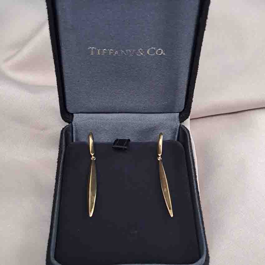 Tiffany and Co Yellow Gold Feather Earrings, 18ct yellow gold drop earrings from Tiffany & Co Feather Collection. Circa 2000-2009