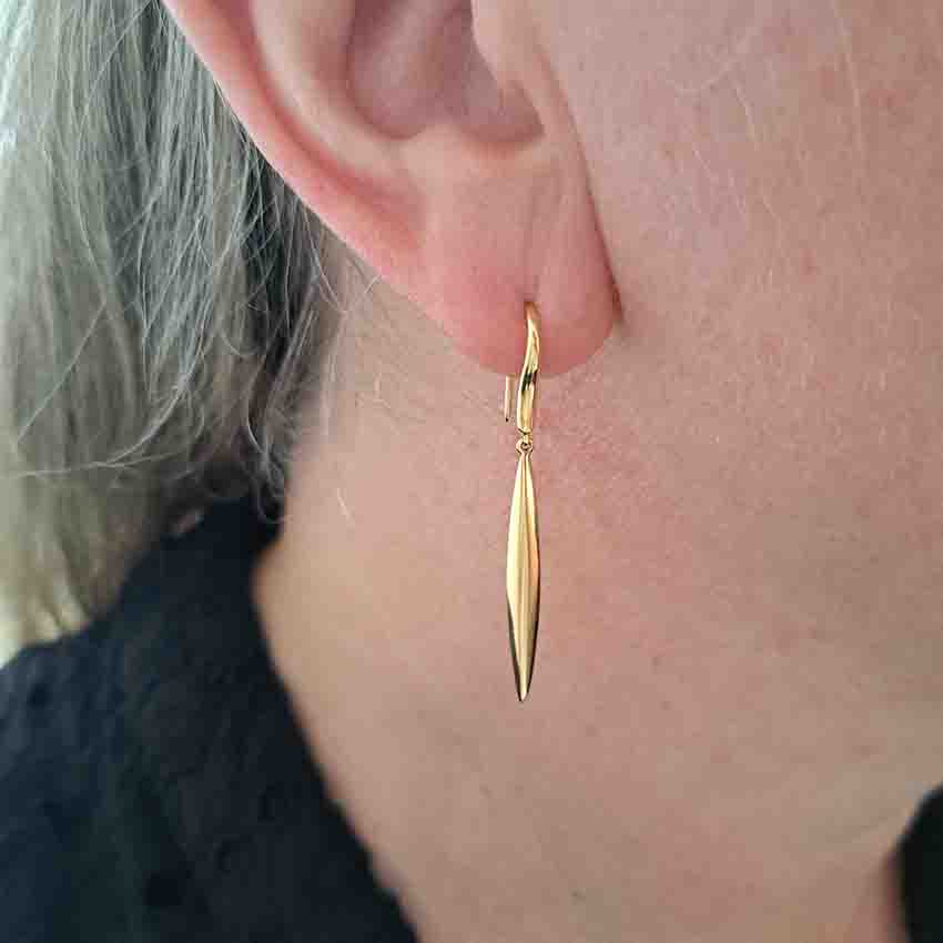 Tiffany and Co Yellow Gold Feather Earrings, 18ct yellow gold drop earrings from Tiffany & Co Feather Collection. Circa 2000-2009