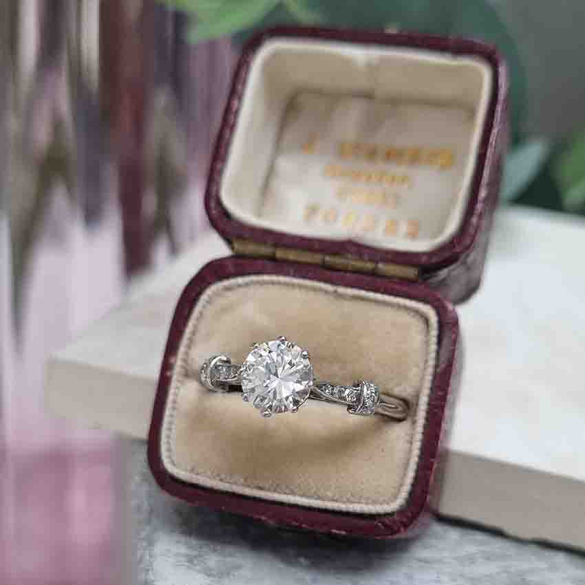 Vintage Antique Art Deco 1.10ct Old European Cut Diamond Solitaire Engagement Ring in platinum. Circa 1920s