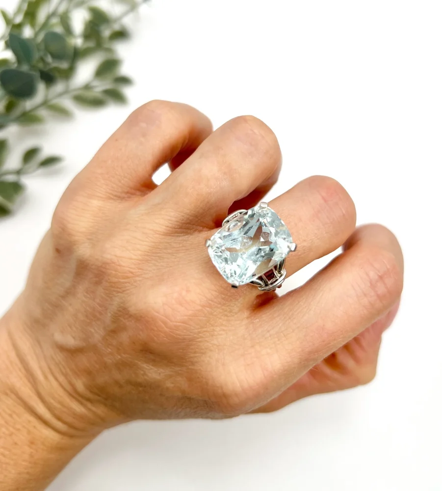 Vintage Cushion Cut Aquamarine Cocktail Ring with Ruby Shoulders in Platinum, 12ct cushion-cut aquamarine on reeded platinum band set with calibre red rubies. Circa 1960s