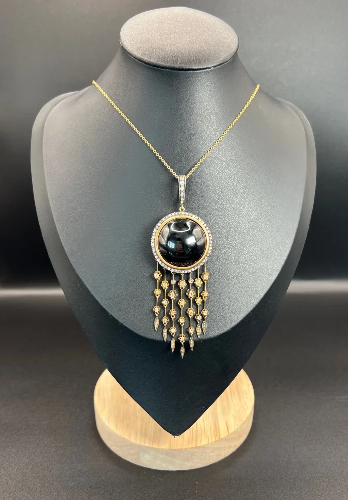 Early Victorian Antique Cabochon Garnet and Diamond Fringe Tassel Pendant in 18ct Yellow Gold, Late 19cth Century, Circa 1870