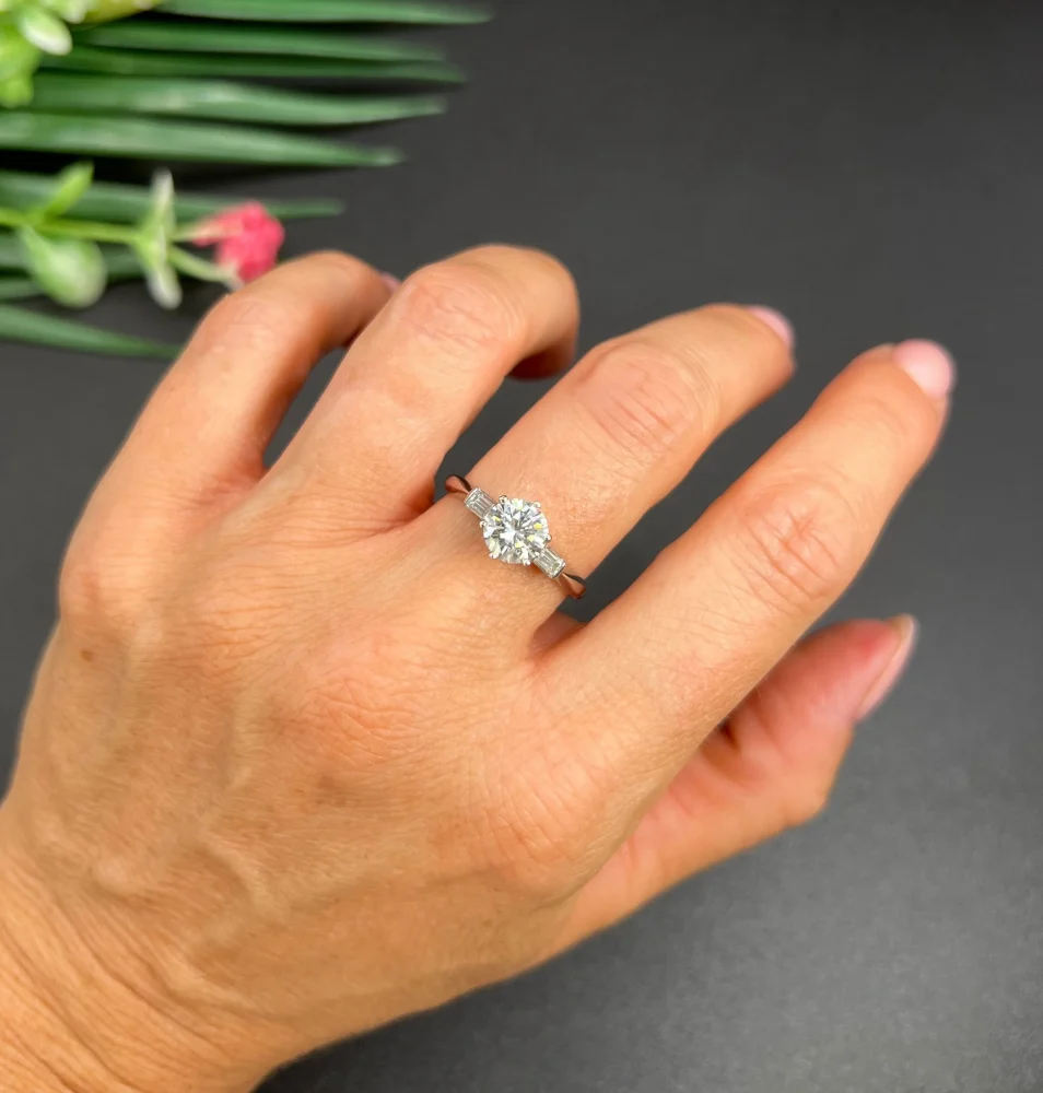 Vintage Antique Art Deco Diamond Solitaire Engagement Ring in Platinum, 1.14ct single stone diamond flanked by 0.23cts elegant baguette-cut diamonds