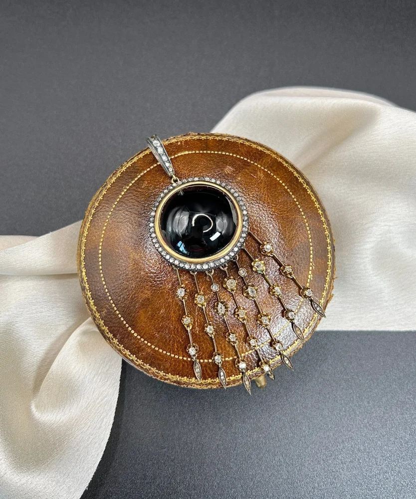 Early Victorian Antique Cabochon Garnet and Diamond Fringe Tassel Pendant in 18ct Yellow Gold, Late 19cth Century, Circa 1870