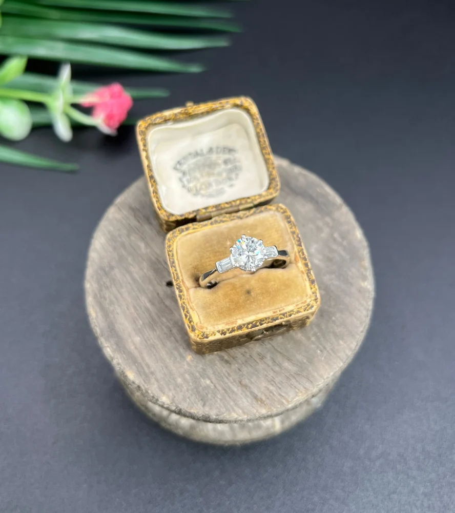 Vintage Antique Art Deco Diamond Solitaire Engagement Ring in Platinum, with Baguette Shoulders
