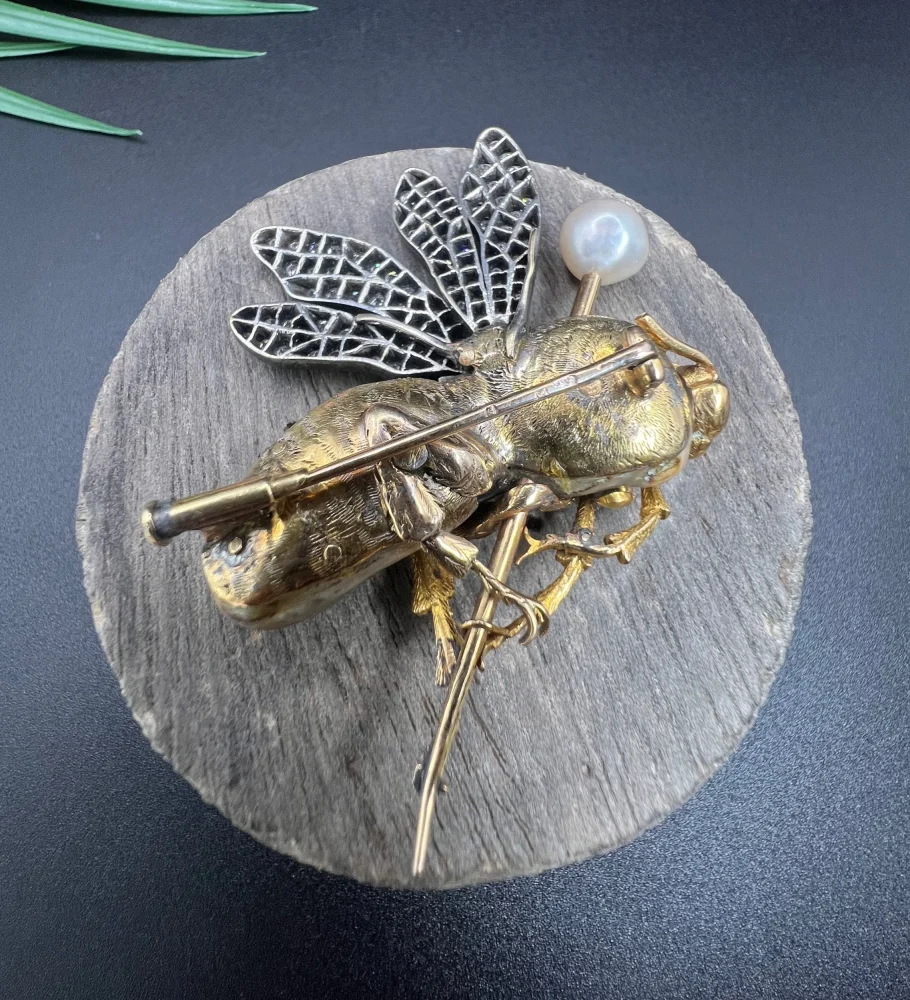 Vintage Abalone Pearl Insect Brooch with Diamonds, late Art Deco fly brooch with shimmering abalone pearl body and 2.50cts diamond wings in silver and 18ct yellow gold, Circa 1930s