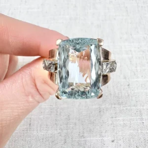 Vintage 1940s Retro Aquamarine and Diamond Tank Ring in 18ct Rose Gold, large cushion-cut aquamarine flanked by diamond-set scrolled shoulders