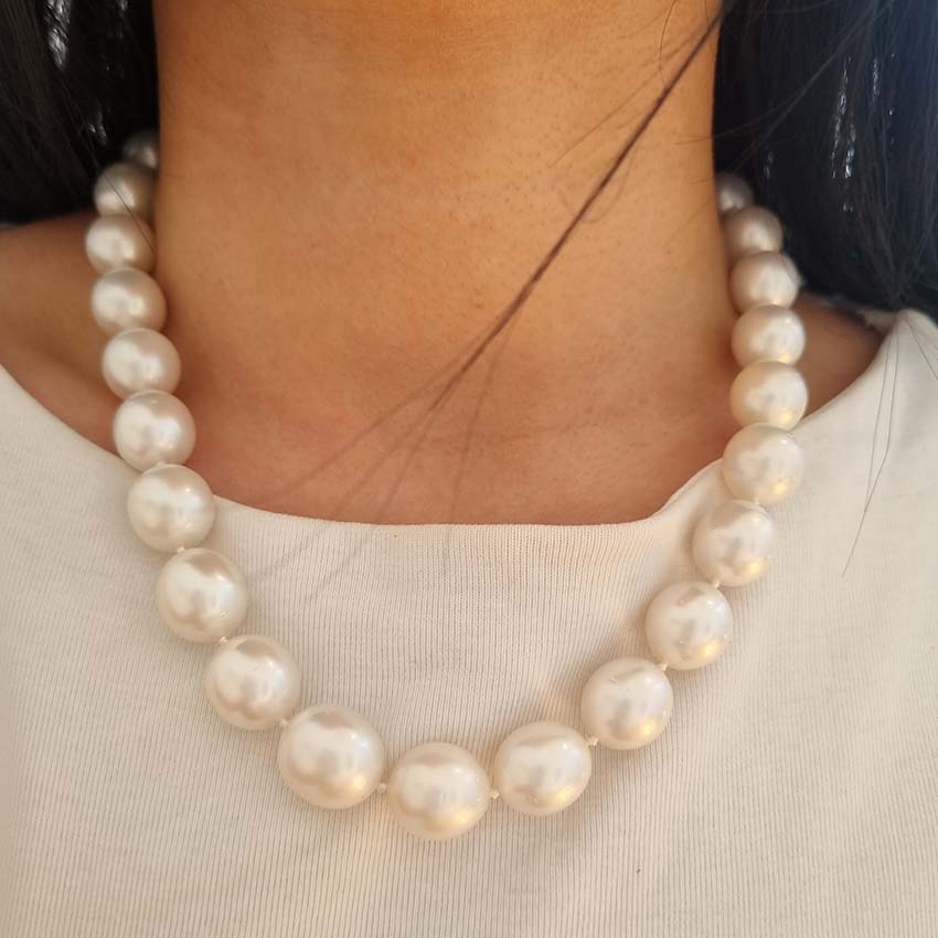 South Sea Pearl Necklace with Diamond Clasp, striking pearl necklace composed of South Sea pearls secured with a diamond set ball/bead shaped clasp