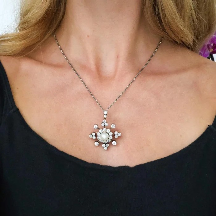 Victorian Antique Natural Pearl and Diamond Snowflake Cluster Pendant Brooch, natural bouton pearl surrounded by old-cut diamonds in silver-upon-gold. Circa 1890