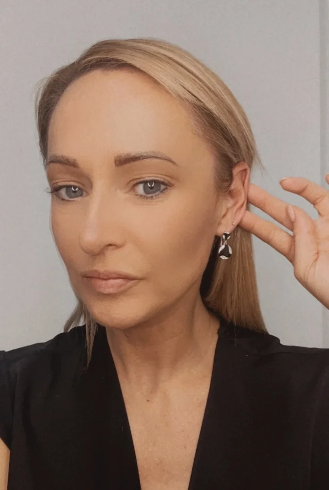 Art Deco diamond and onyx earrings in white gold.