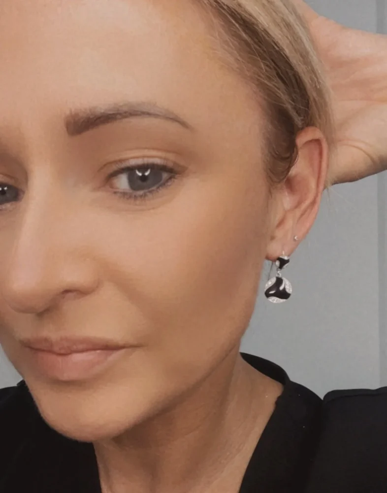 Art Deco diamond and onyx earrings in white gold.