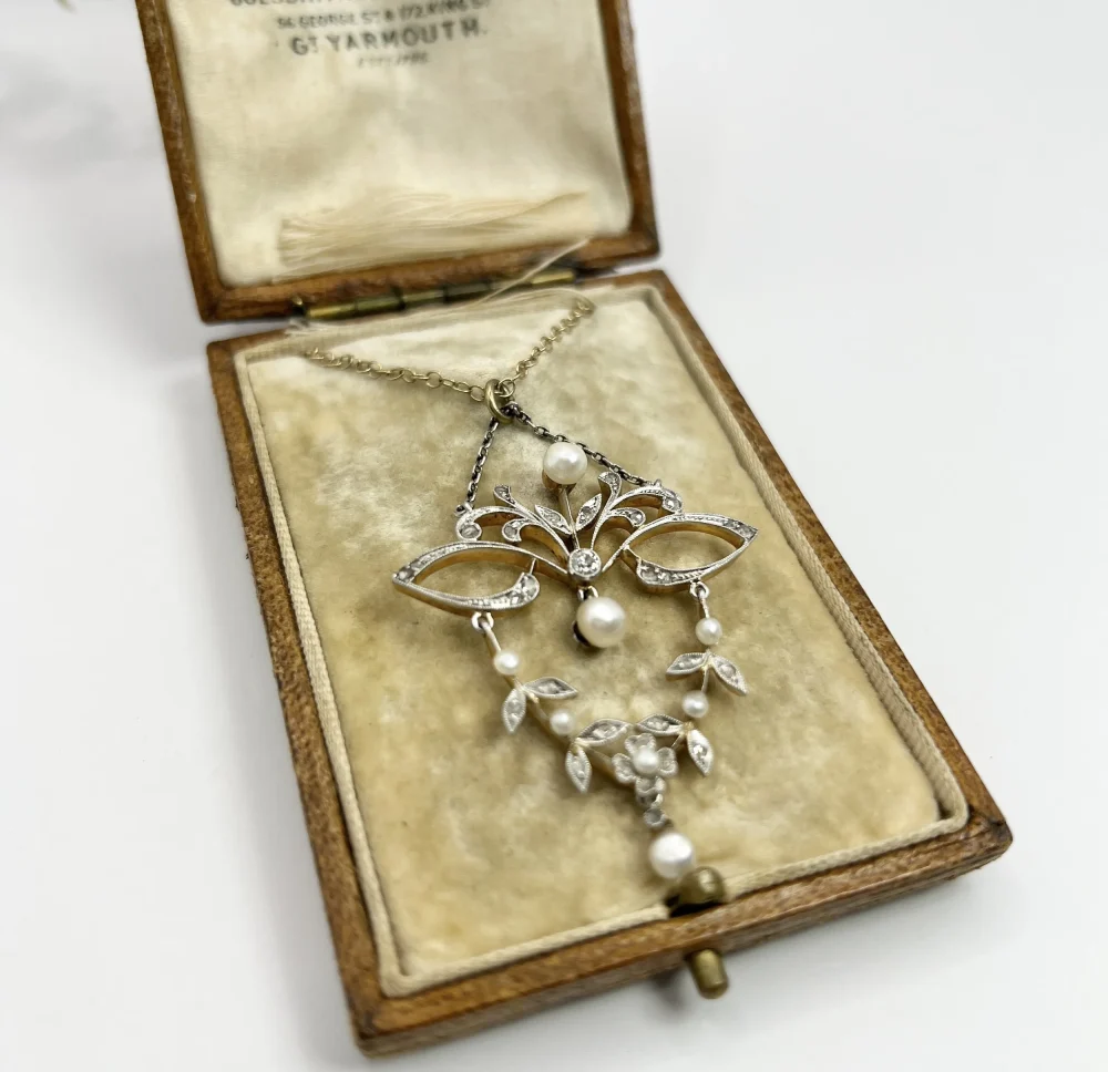 Antique pearl and diamond pendant in antique box
