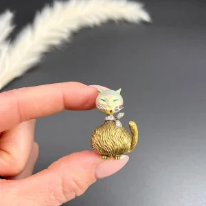 Vintage enamel and diamond cat brooch in gold.