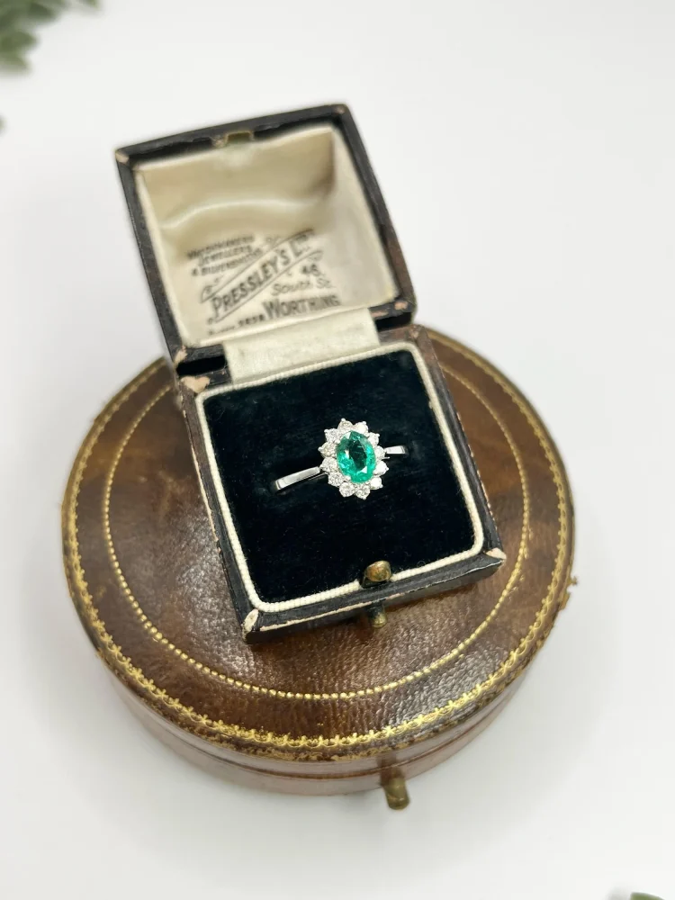 Emerald and diamond ring in white gold.