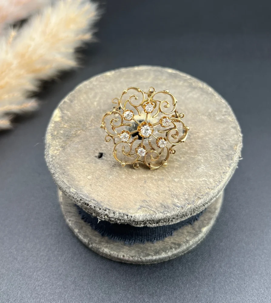 Edwardian diamond snowflake brooch in gold.