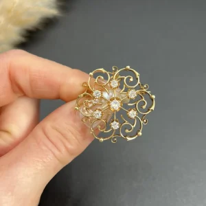 Edwardian diamond snowflake brooch in gold.