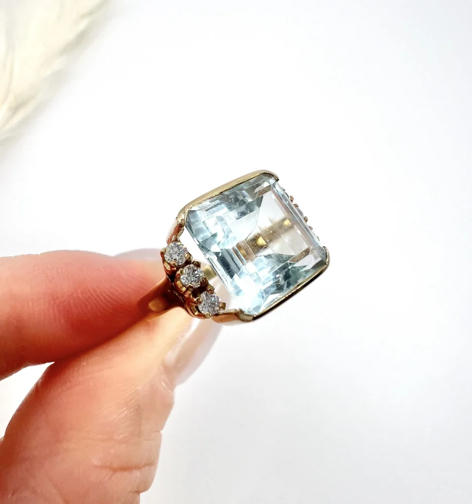 Antique aquamarine and diamond ring in gold.