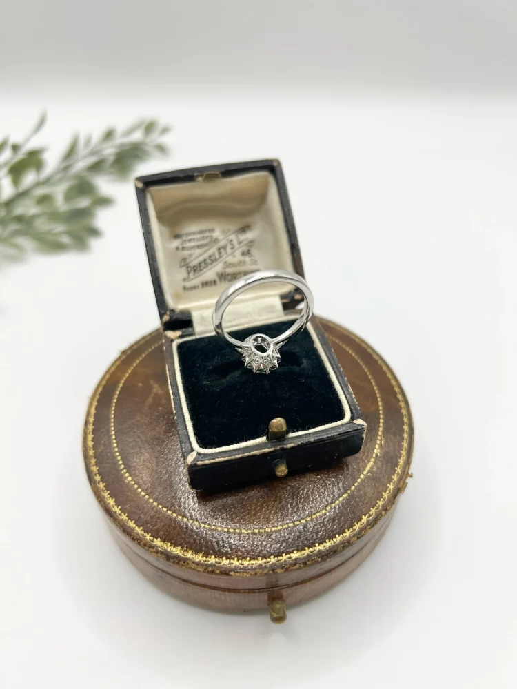 Emerald and diamond ring in white gold.