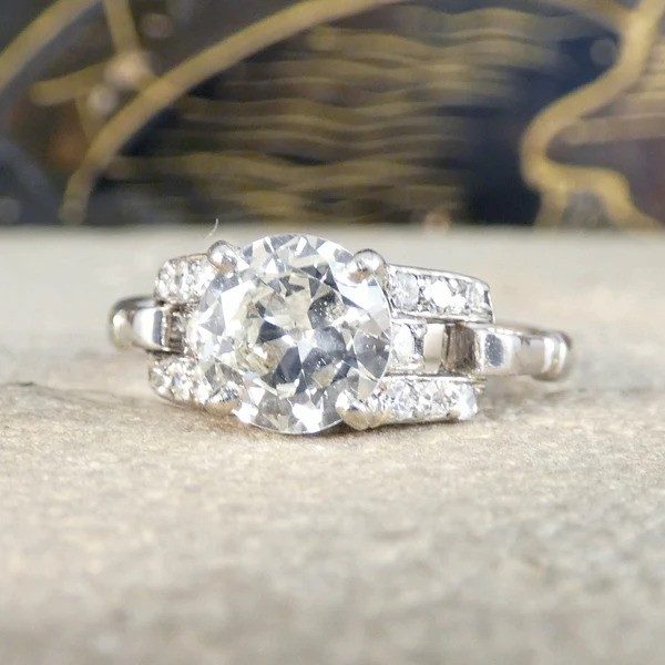 Vintage diamond ring in platinum.