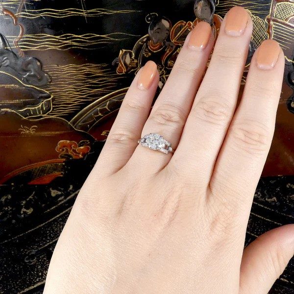 Vintage diamond ring in platinum.